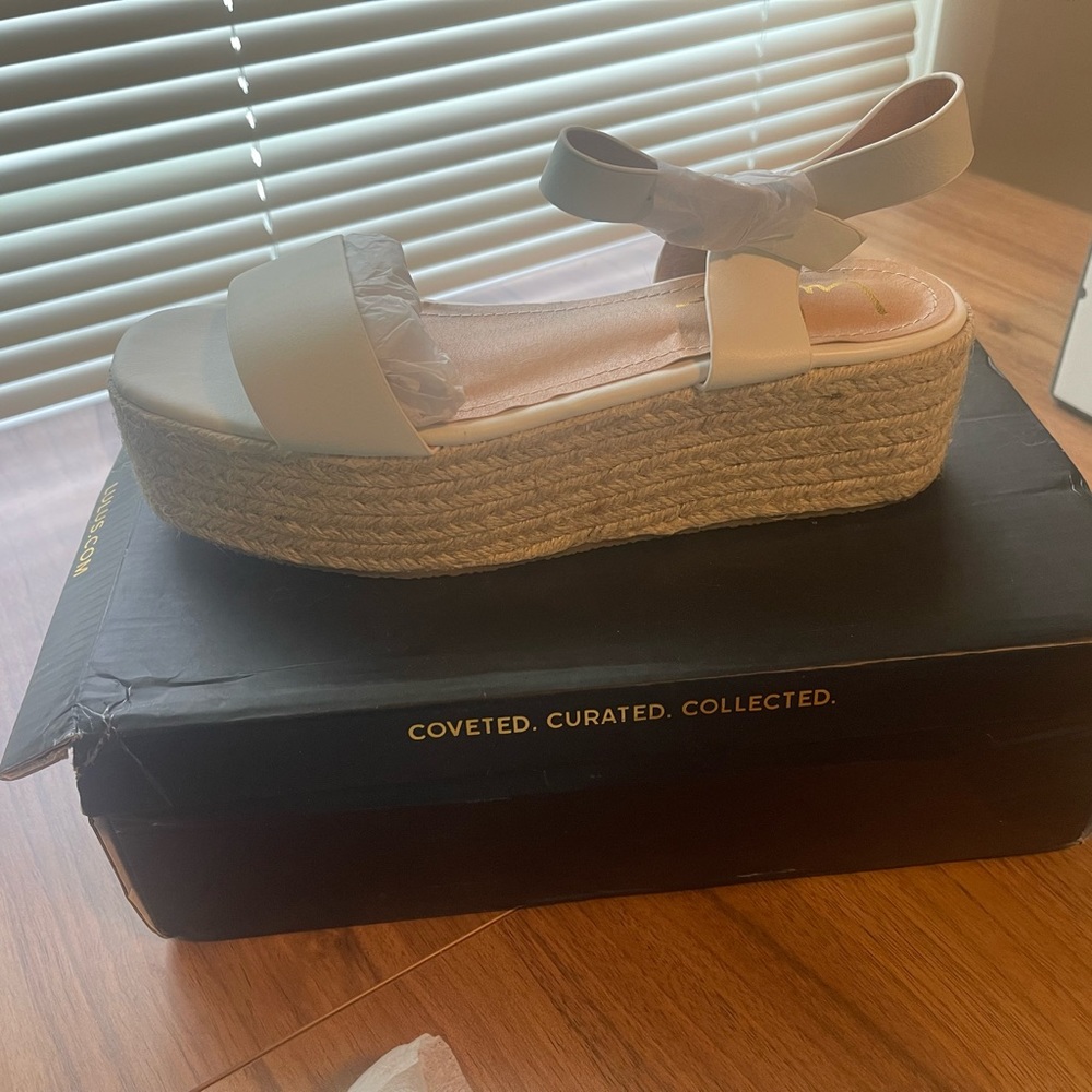 Size 7 white platform espadrilles sandals